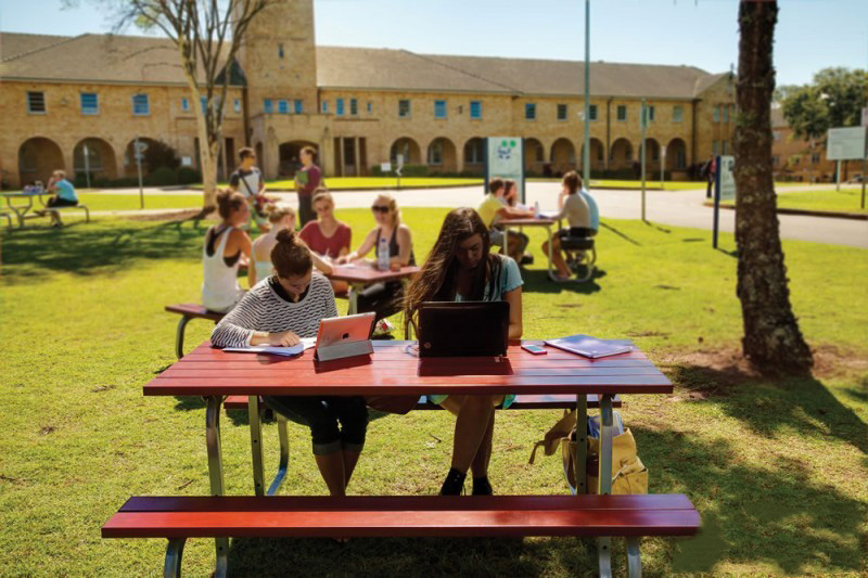 英国格鲁斯特大学(UOG)