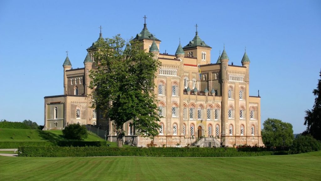 英国白金汉大学UCB
