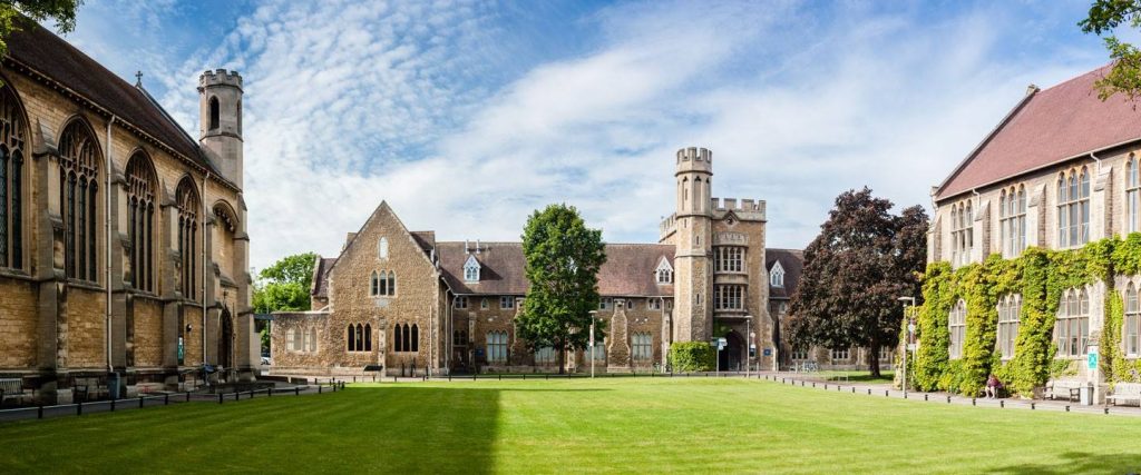 英国格洛斯特郡大学(UOG)