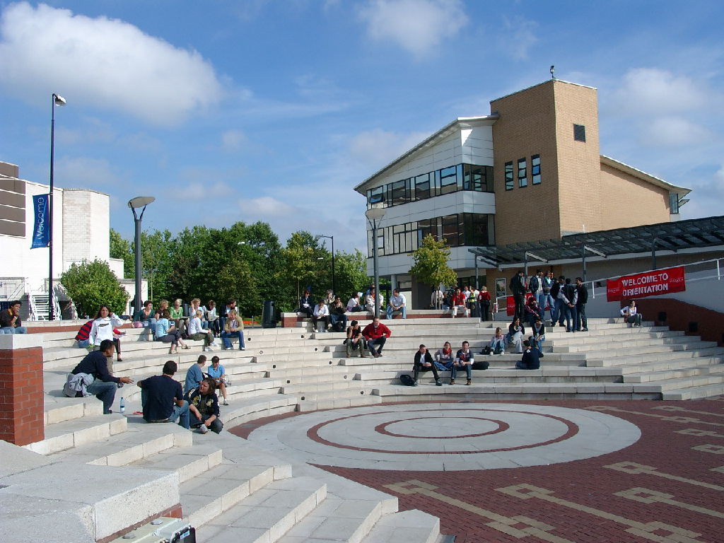 英国华威大学